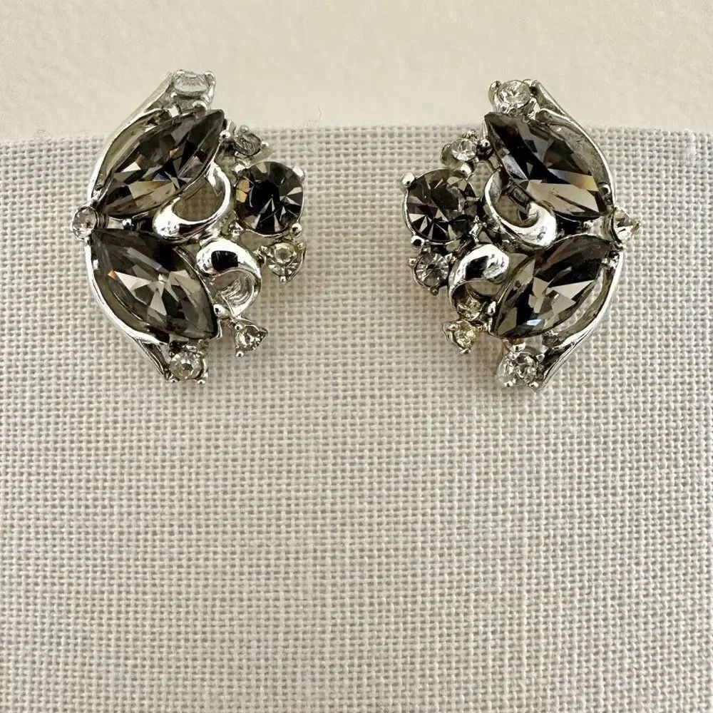 Silver rhinestone screw back earrings